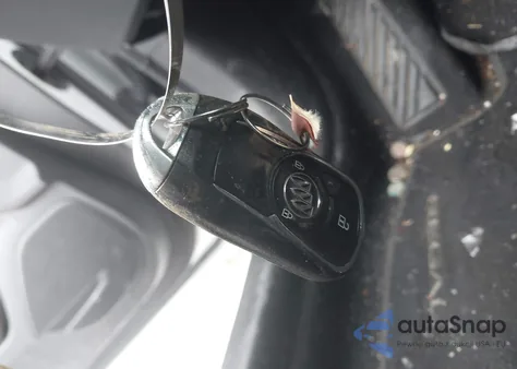 2018 Buick Regal Sportback Preferred z USA, uszkodzony, nr VIN W04GL6SX5J1112253